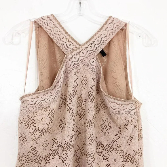 BCBGMaxAzria 'Annica' Crochet Halter Top Bare Pink EUC - Picture 3 of 9